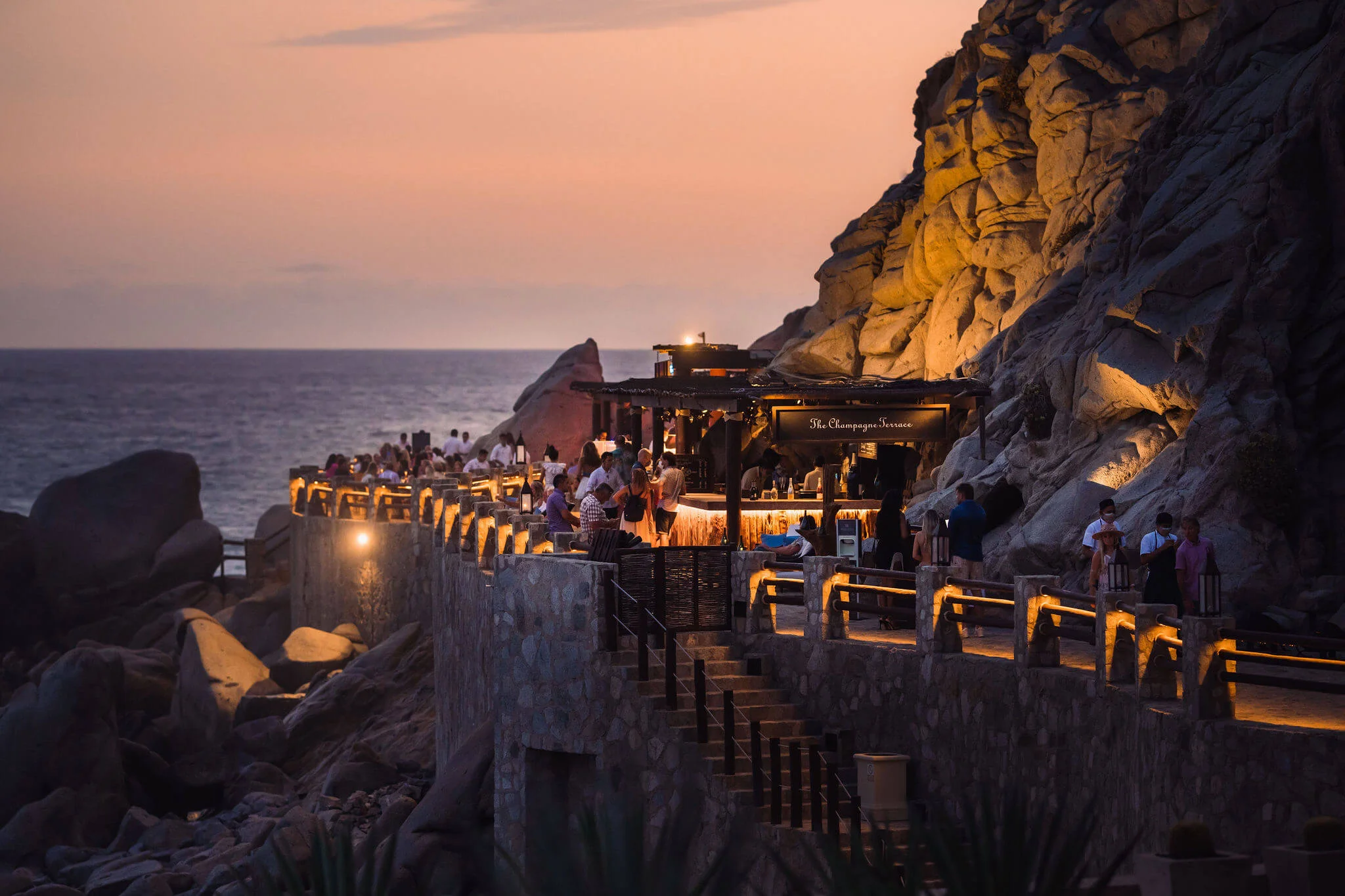 El Farallón — cliffside restaurant at night